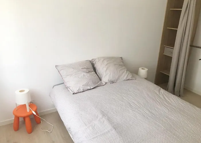 Holiday home Maison A 10mn A Pieds De La