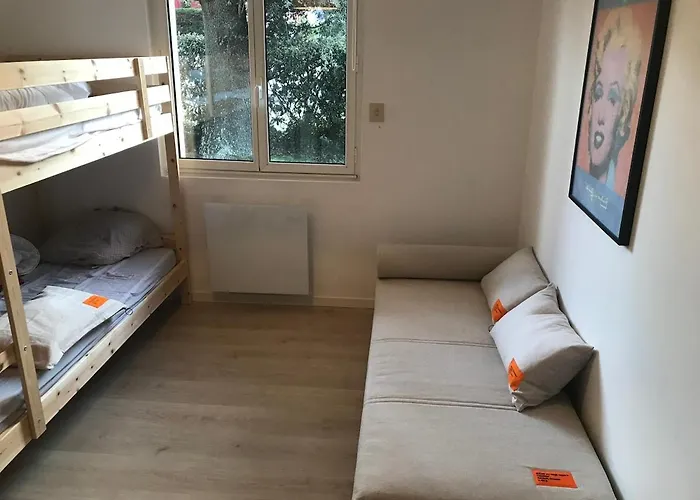 Holiday home Maison A 10mn A Pieds De La